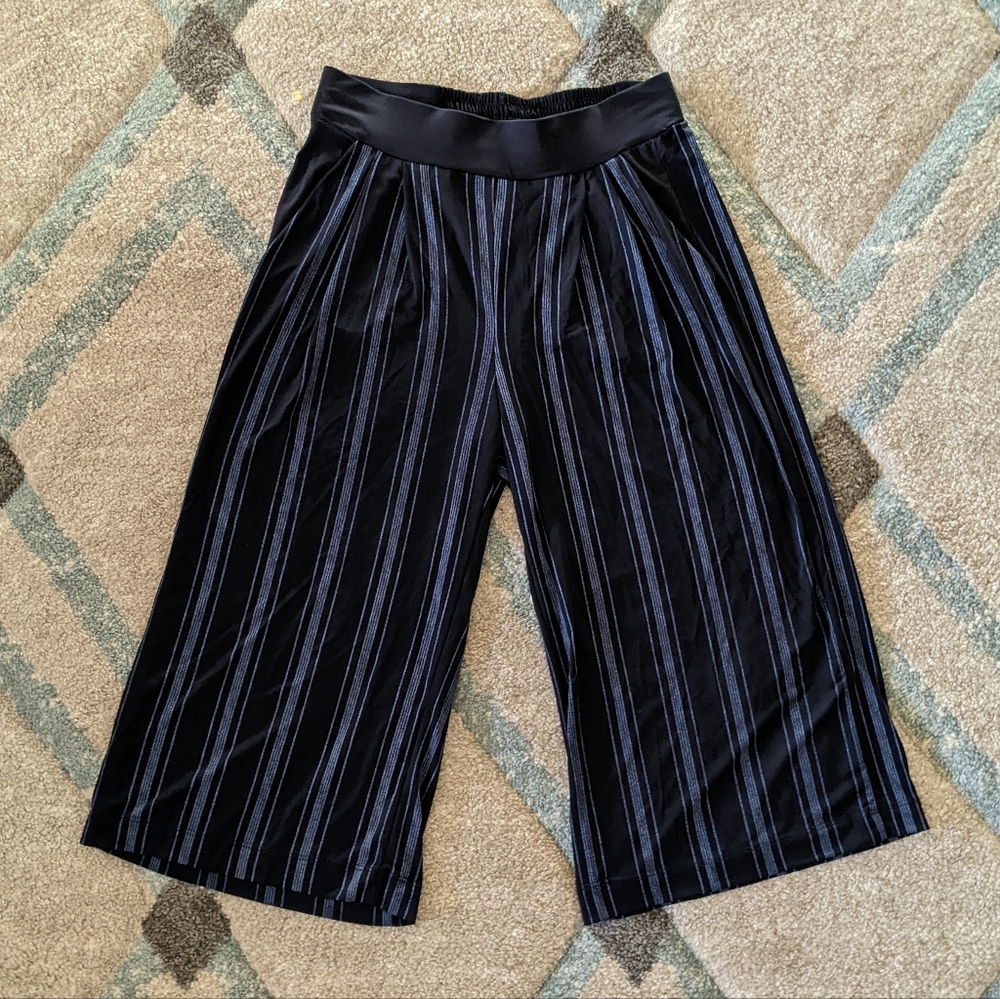Jones New York Black/Blue Stripe Wide Leg 3/4 Length Pants, Size S